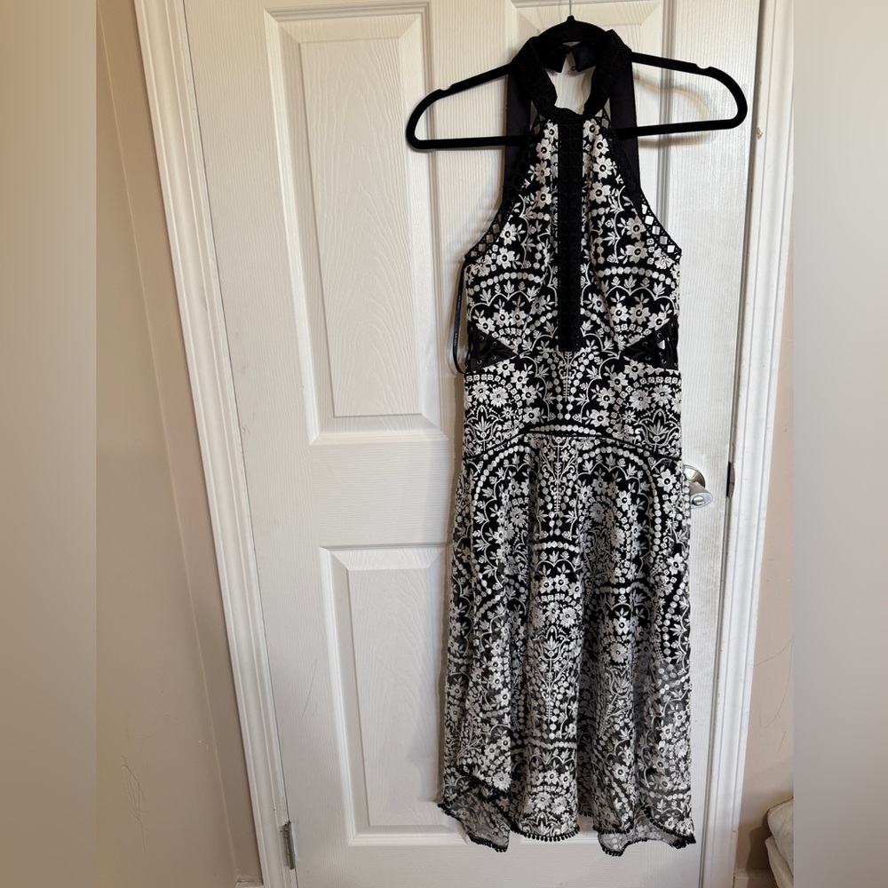 Karli Embroidered Lace Dress Black and White Chic Dress Womens Size US 2